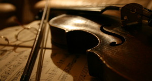 Фото скрипки в сепии